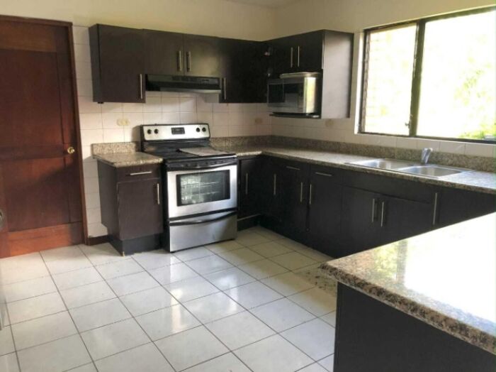 Se vende casa en Escazú San José 25-1165 en San Rafael, Escazú, San José — $265,000