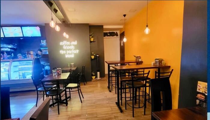 VENTA DE EDIFICIO CON 10 LOCALES Y 1 APARTAMENTO, HEREDIA CENTRO en Heredia — $1,350,000