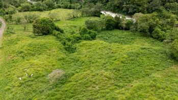 FINCA EN RÍO NUEVO DE SAVEGRE, UN PARAÍSO NATURAL EN EL CORAZÓN DEL PACÍFICO SUR DE COSTA RICA in Río Nuevo, Pérez Zeledón, San José — $300,000 - Photo 5 of 19