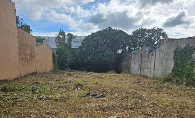 Vendo lote en pinares in Sánchez, Curridabat, San José — ₡ 130 000 000