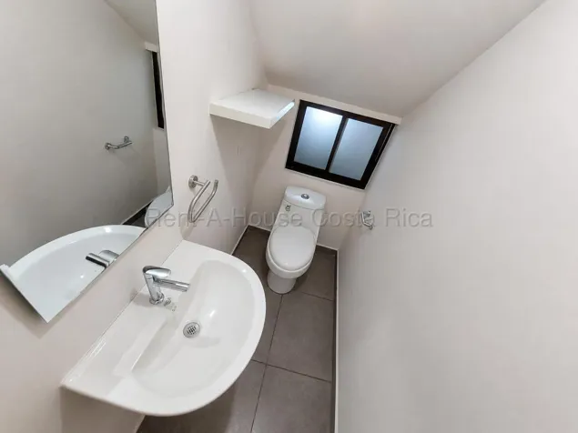 Hermosa casa en venta San francisco de Heredia en San Francisco, Heredia — $240,000 - Foto 3 de 11