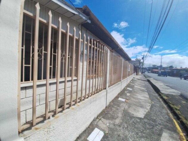 Venta de casa con uso comercial San Rafael, Heredia #26-1308 en San Rafael, Heredia — $638,000