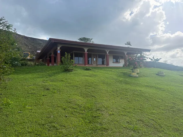 Casa con Vista 360 y clima fresco en zona Alta a 20min de La Fortuna in Monterrey, San Carlos, Alajuela — ₡ 125 000 000 - Photo 2 of 19