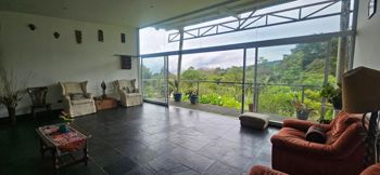 Venta propiedad amplia zona verde - Photo 2 of 3