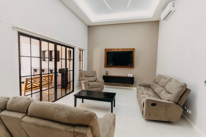 VENTA DE CASA EN CIUDAD COLON in Colón, Mora, San José — $875,000 - Photo 2 of 27