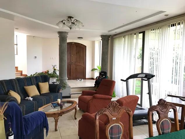 Casa en Loma Real Guachipelin de Escazu en Escazú, San José — $245,000 - Foto 2 de 16