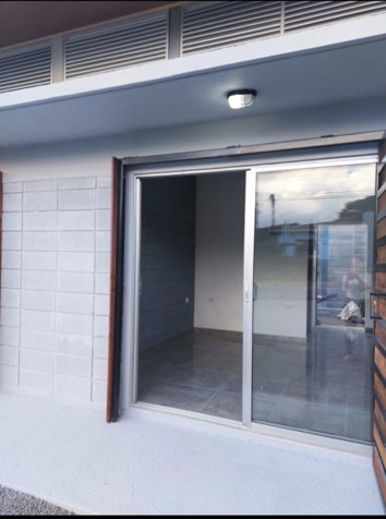 🏢 ¡LOCALES COMERCIALES EN ALQUILER EN EL CENTRO DE GUÁPILES! en Guápiles, Pococí, Limón — ₡ 240 000 - Foto 3 de 10