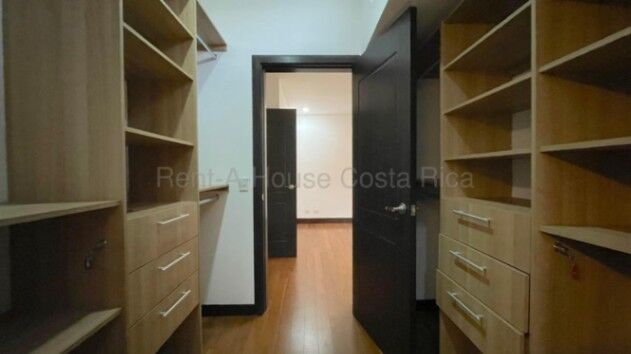 MLS-26-1761 VENTA CASA ESCAZU SAN JOSE en Escazú, San José — $230,000