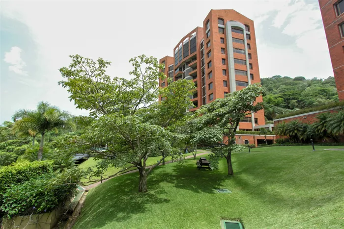 Apartamento de lujo en alquiler, condominio Monteplata. en Escazú, San José — $4,800 - Foto 3 de 36