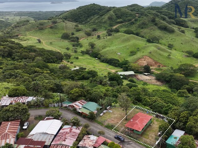 Casa con Vista al Mar en Venta  La Cruz Centro, Guanacaste in La Cruz, Guanacaste — ₡ 70 000 000
