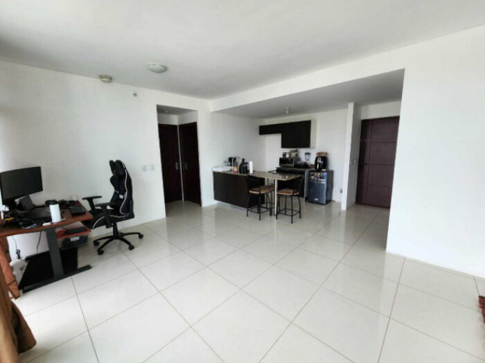 RAH ofrece en venta moderno  y lujoso apartamento en Hatillo, San José — $143,000