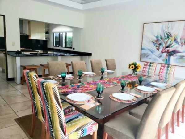 Vendo casa de 4 habitaciones en Santa Ana in Pozos, Santa Ana, San José — $695,000