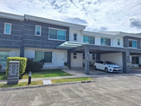 Se vende moderna casa con patio y terraza en Piedades Santa Ana 25-1409 in Piedades, Santa Ana, San José — $399,000