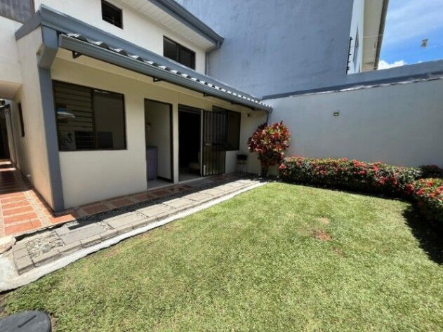 Venta casa independiente en Pozos de Santa Ana Costa Rica in Pozos, Santa Ana, San José — ₡ 106 000 000
