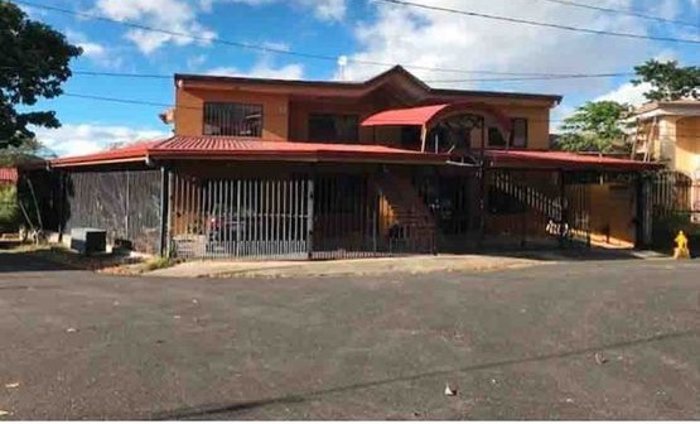 VENTA EDIFICIO DE 5 APARTAMENTOS, HEREDIA, CARIARI, LOS ARCOS en Ulloa, Heredia — $650,000