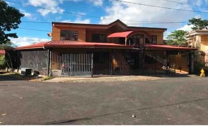 VENTA EDIFICIO DE 5 APARTAMENTOS, HEREDIA, CARIARI, LOS ARCOS en Ulloa, Heredia — $650,000