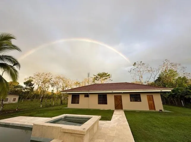 Encantadora Propiedad en Los Ángeles de La Fortuna en La Fortuna, San Carlos, Alajuela — ₡ 215 000 000 - Foto 2 de 14