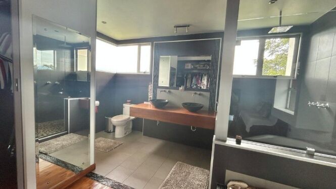 Venta Casa de Lujo en La Guácima de Alajuela. RAH 26-207 en Guácima, Alajuela — ₡ 200 000 000