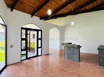 Casa con apartamento independiente y uso mixto oportunidad #26-1707 GS en San Isidro, Vázquez de Coronado, San José — $265,392 - Foto 4 de 13