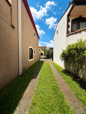 Venta de Casa en Condominio Albacete en Tejar del Guarco, Cartago in El Tejar, El Guarco, Cartago — $450,000 - Photo 2 of 20