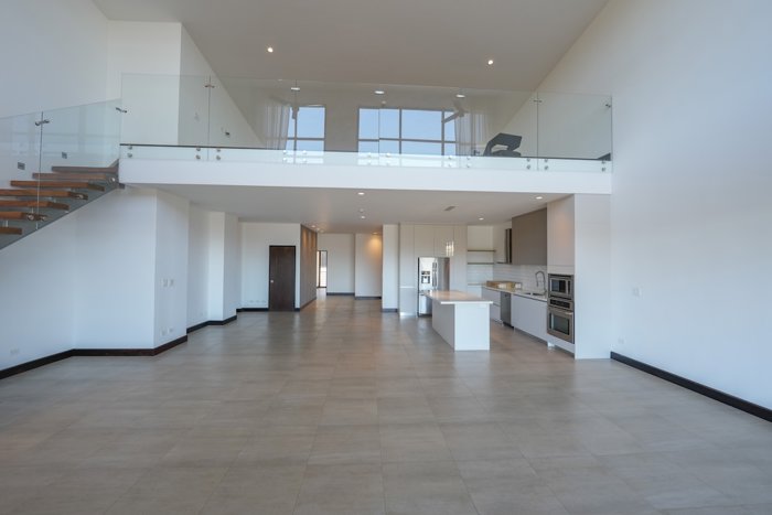 Exclusivo Penthouse de 4 habitaciones + Sala de TV en Flats 21 in Santa Ana, San José — $1,100,000 - Photo 2 of 25