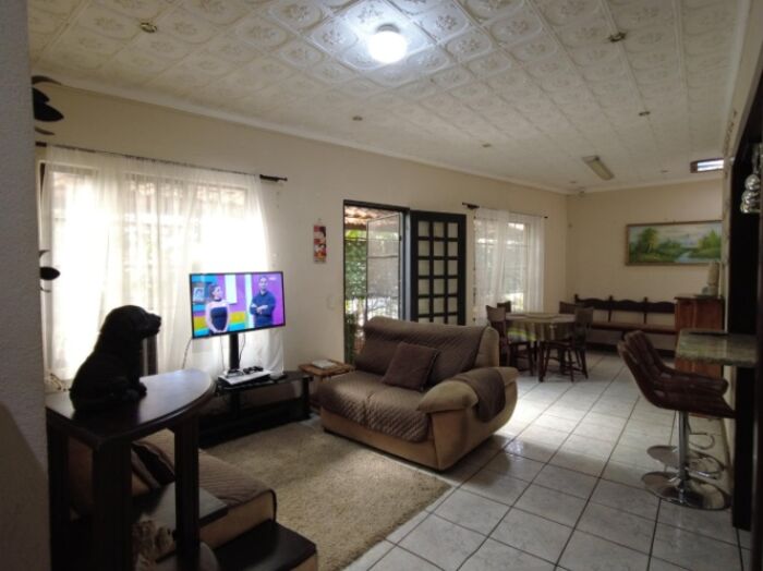Venta de Magnifica Casa en San Pedro de Barva, Heredia / JB OFC Mls. 23-2021 en San Pedro, Barva, Heredia — $160,500
