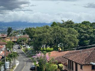 Venta de Apartamento tipo Loft de 3 Niveles en San Rafael de Escazu en San Rafael, Escazú, San José — $230,000 - Foto 3 de 14