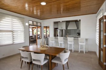 Casa de Lujo en Escazú con Vista Panorámica – Totalmente Remodelada en San Rafael, Escazú, San José — $695,000 - Foto 4 de 20