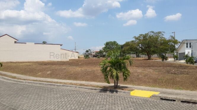 Venta de lote plano en condominio familiar con amenidades #26-1808 GS en Grecia, Alajuela — $90,000