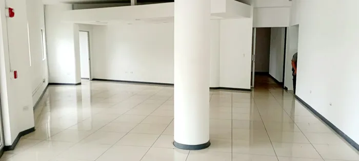 ALQUILER DE LOCAL COMERCIAL, SAN JOSÉ, SAN PEDRO, BARRIO DENT en San Pedro, Montes De Oca, San José — $3,491 - Foto 3 de 9