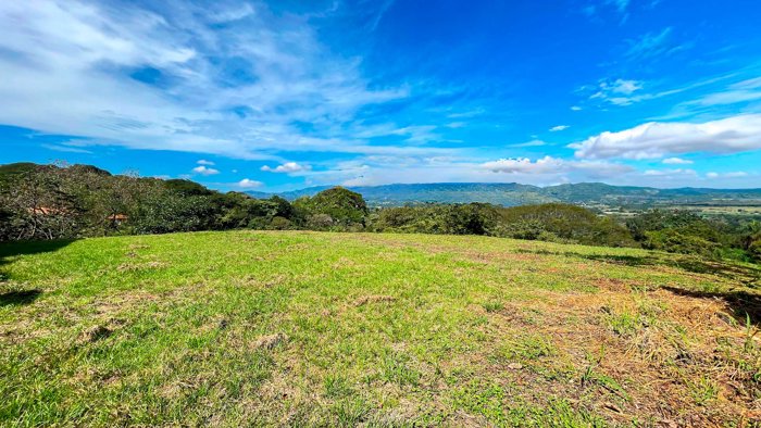 Lot with Panoramic Views in Las Cumbres, Atenas in Atenas, Alajuela — $299,000 - Photo 2 of 17