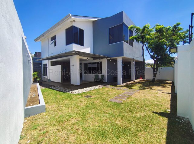 CASA EN VENTA EN ALAJUELA RIO SEGUNDO in Río Segundo, Alajuela — $325,000