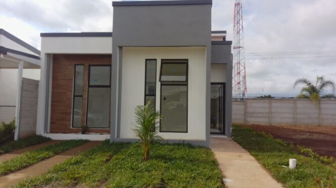 Se vende casa en condominio corteza  en Puente De Piedra, Grecia, Alajuela — ₡ 65 000 000