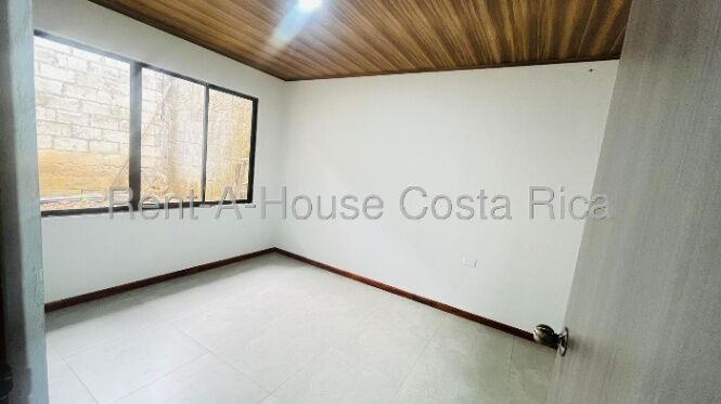 Casa con uso residencial o comercial en San Francisco de Dos Ríos #26-1465 GS en San Francisco de Dos Ríos, San José — $184,155