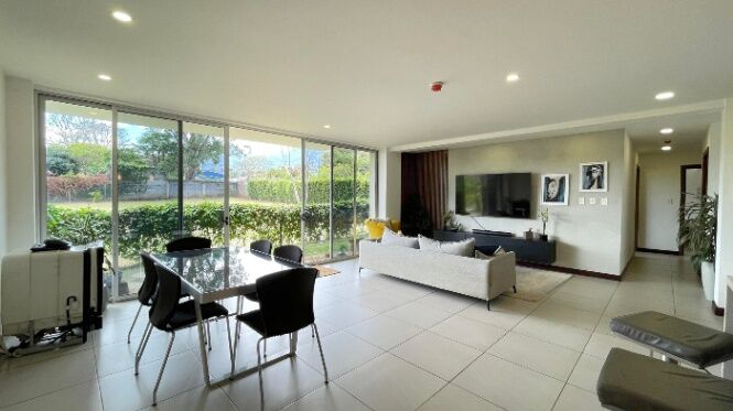 Venta de Apartamento en Escazú, San José.  in San Rafael, Escazú, San José — $270,000