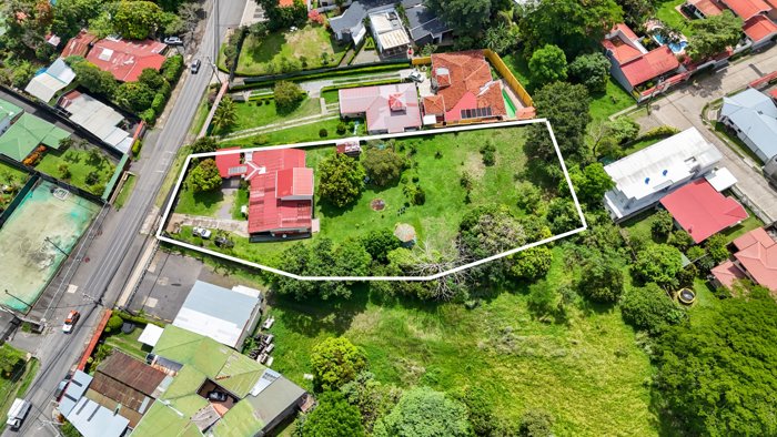 Lote de 3.191m2 con casa en Rio Oro de Santa Ana in Uruca, Santa Ana, San José — $1,050,000