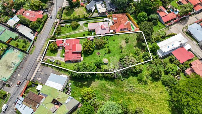 Lote de 3.191m2 con casa en Rio Oro de Santa Ana en Uruca, Santa Ana, San José — $1,050,000