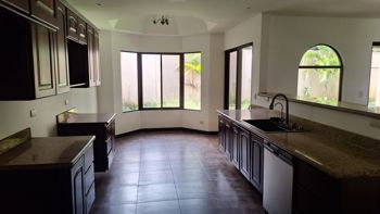 Casa En Venta En Brasil De Santa Ana, San José en Brasil, Santa Ana, San José — $291,048 - Foto 3 de 9