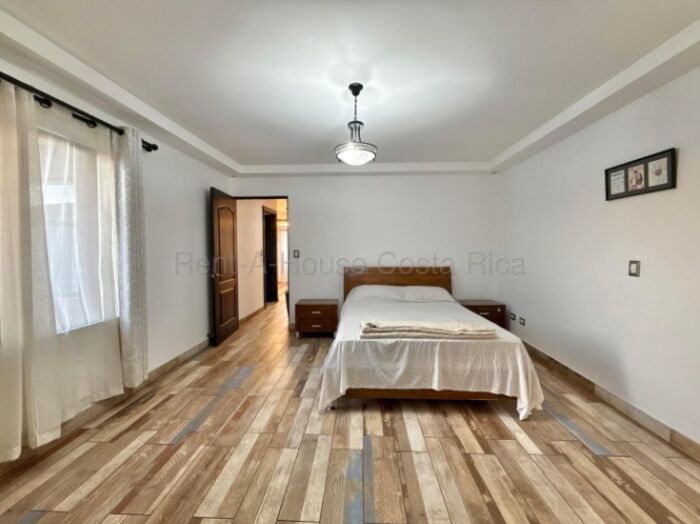 Venta de hermosa casa de 4 habitaciones en San Francisco de Heredia 27-74 in San Francisco, Heredia — ₡ 121 000 000 - Photo 2 of 15