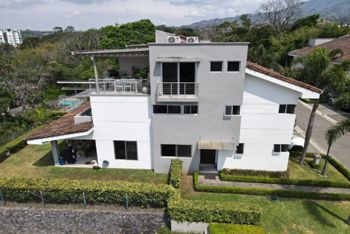 Se vende casa en condominio de lujo con vista en Escazú en San Antonio, Escazú, San José — $595,000 - Foto 3 de 33