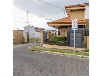 VENTA DE CASA, CARTAGO, OREAMUNO, CONDOMINIO VEREDAS DEL IRAZU