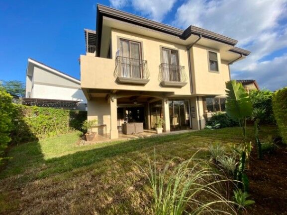 Venta de Casa en FRANCOSTA-HEREDIA. in Ulloa, Heredia — $550,000