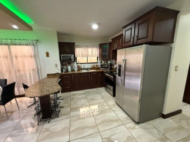 VENDO CASA EN LA UNIÓN-TRES RÍOS DE CARTAGO. en Tres Ríos, La Unión, Cartago — $250,000