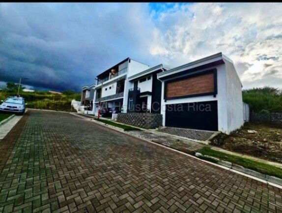 Lote en Venta en RiverGrand-San Jose,Escazu  en Escazú, San José — ₡ 66 000 000