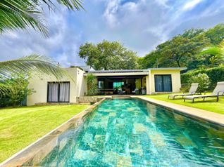 Casa Contemporánea con Piscina Infinita en Tamarindo en Tamarindo, Santa Cruz, Guanacaste — $550,000 - Foto 2 de 10