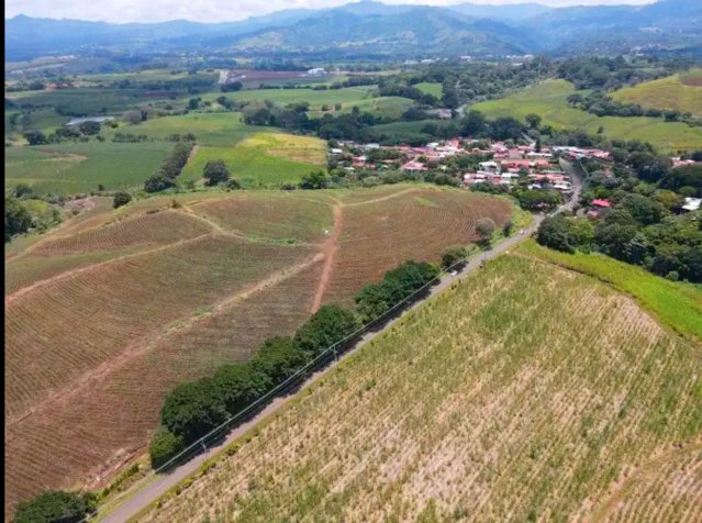 A Unique Opportunity in Grecia: A Spectacular 18-Hectare Estate en Grecia, Alajuela — $5,625,690 - Foto 2 de 3