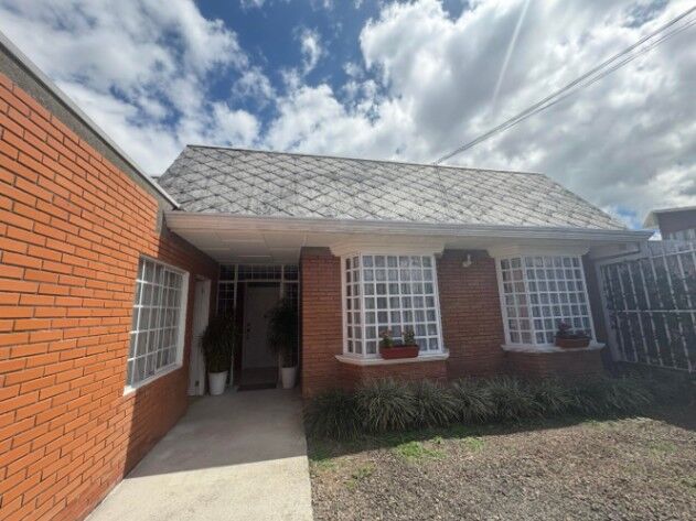 Alquiler de Estupenda Casa en Escazú / JB OFC Mls. 25-1215 en San Rafael, Escazú, San José — $2,500