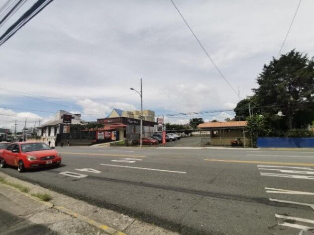 Se vende lote en Carmen San José 25-1099 in Carmen, San José — $2,400,000