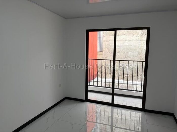 Venta de Casa Esquinera en Tibás-San Juan. RAH 27-227 en San Juan, Tibás, San José — ₡ 79 900 000