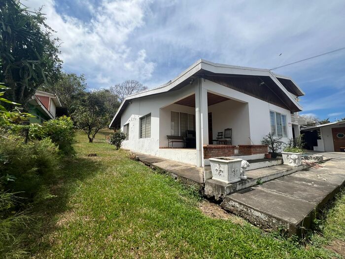 VENTA DE CASA Y APTO USO MIXTO SAN JOSE, SANTA ANA en Santa Ana, San José — $450,000